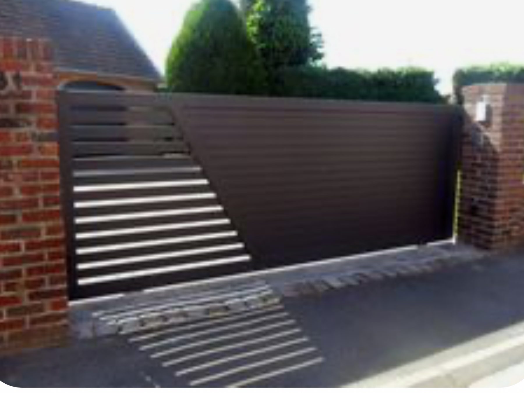 Aluminum gate detail with masonry pillar